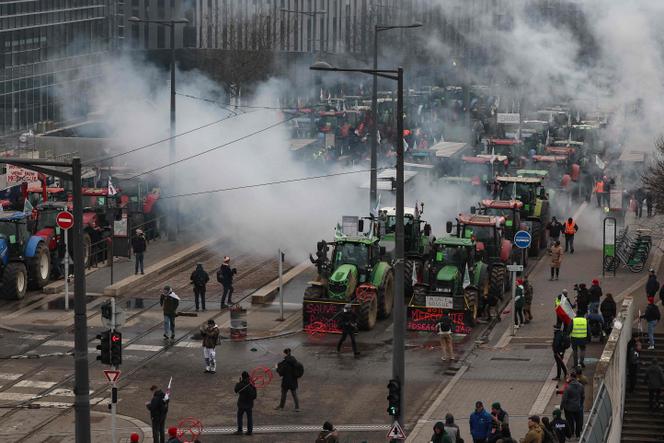 Lors d’une manifestation des agriculteurs français devant le Parlement européen, à Strasbourg, le 17 décembre 2025.