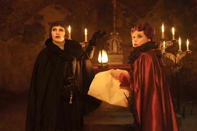 Birgit Minichmayr et Isabelle Huppert dans « The Blood Countess », d’Ulrike Ottinger.