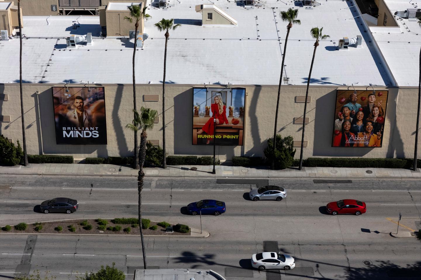 Warner Bros ouvre sept jours de discussion avec Paramount pour discuter de son offre de rachat