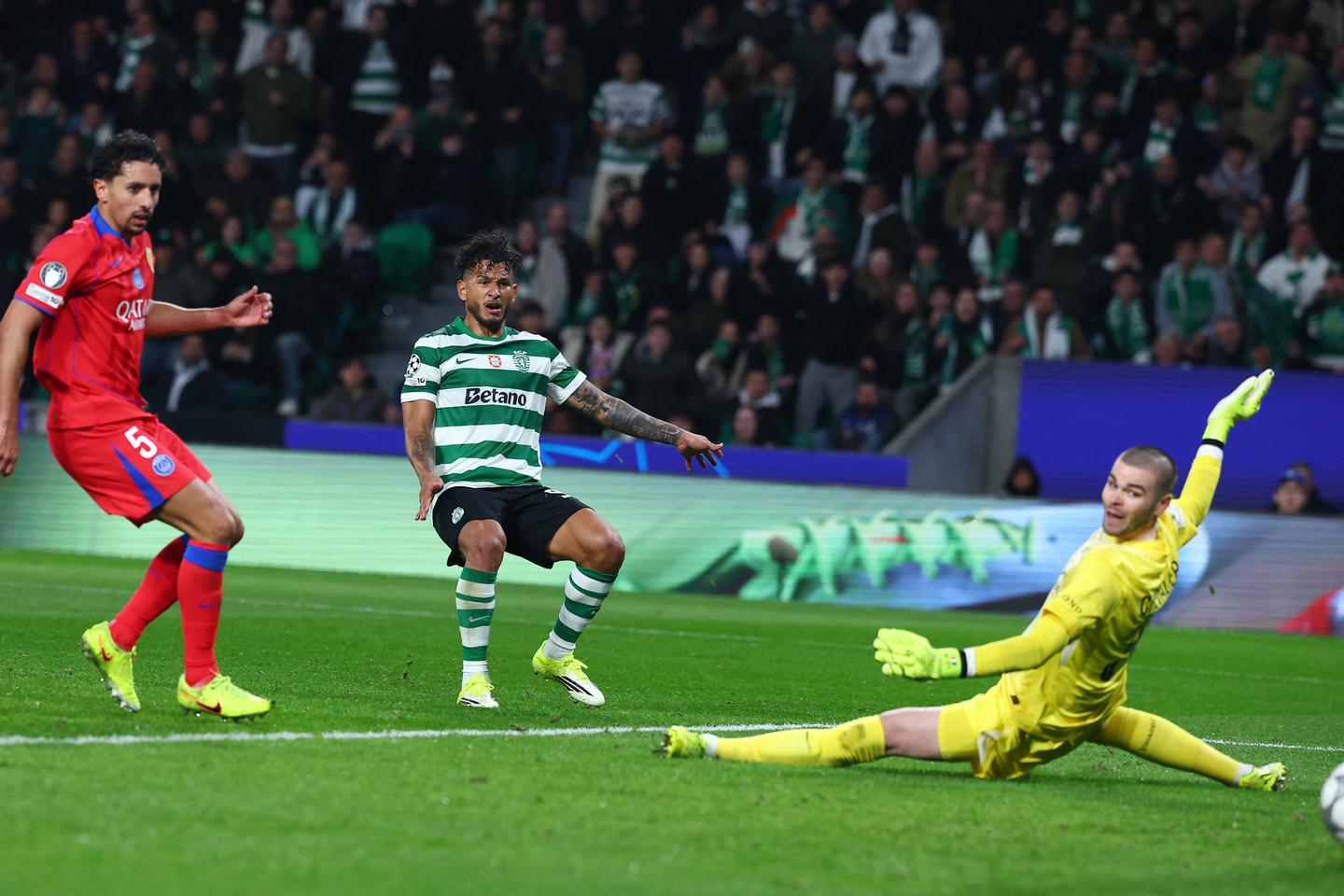 Sporting-PSG : battus sur le fil à Lisbonne, les champions d’Europe courent après leurs certitudes