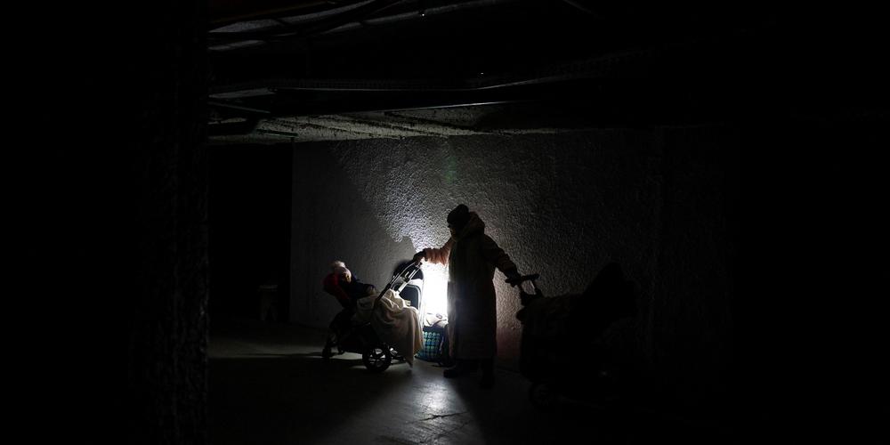 Une attaque aérienne russe effectuée pendant la nuit a privé à nouveau de chauffage plus de 5.600 immeubles résidentiels à Kiev par des températures de -14 °C, a annoncé mardi 20 janvier 2026 le maire de la capitale, Vitali Klitschko. - VALENTYN OGIRENKO / REUTERS