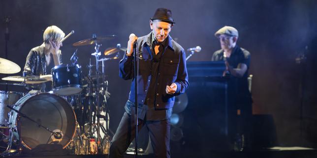 Christian Olivier, chanteur du groupe Têtes raides, célèbre la poésie russe