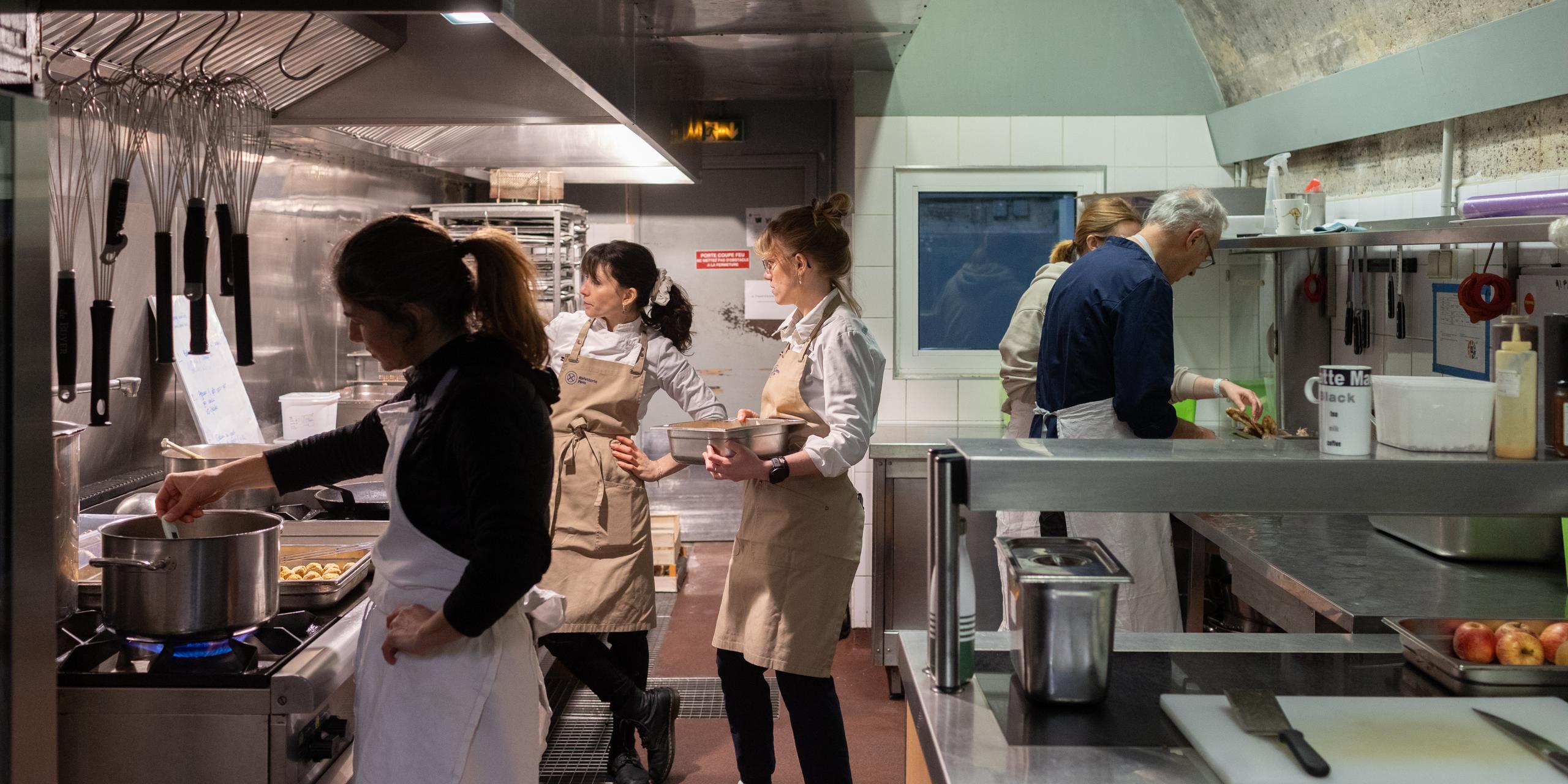 « Dans ce secteur, respecter le droit du travail, c’est déjà un progrès » : comment la restauration tente de changer sa culture toxique face aux démissions en cascade