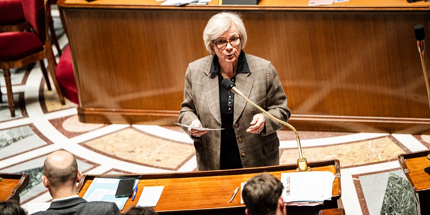 Le gouvernement défend sa politique internationale devant les rangs clairsemés des députés