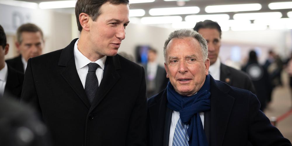 Steve Witkoff (à droite), au Forum économique mondial à Davos, en Suisse, le 20 janvier 2026. - GIAN EHRENZELLER / AP