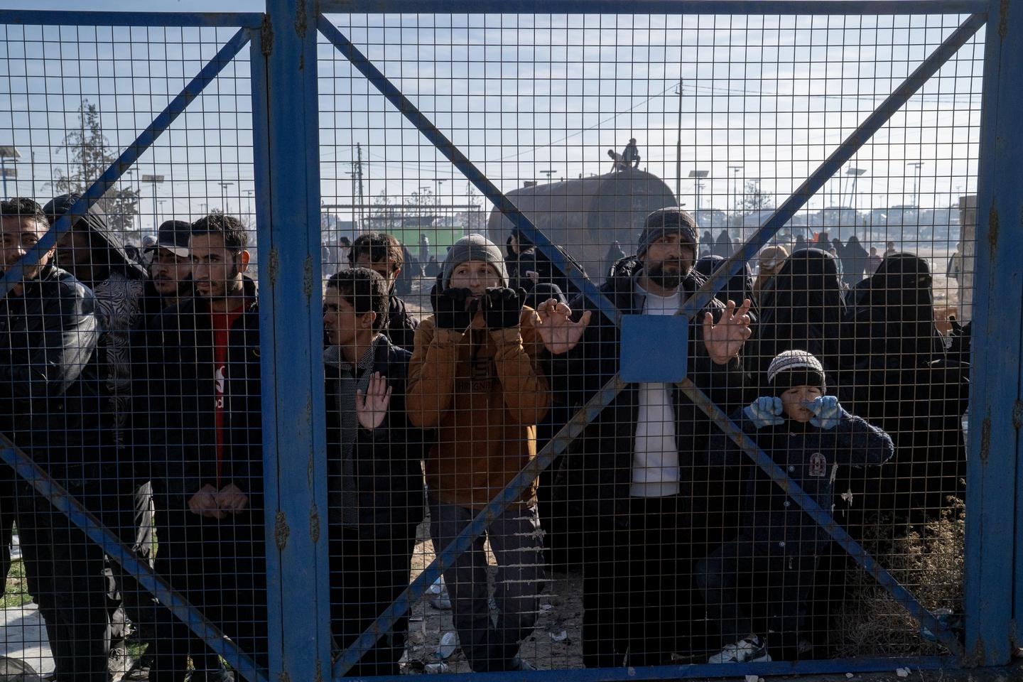 En Syrie, la situation intenable de la prison d’Al-Hol, devenue un minicalifat de l’EI En Syrie, la situation intenable de la prison d’Al-Hol, devenue un minicalifat de l’EI