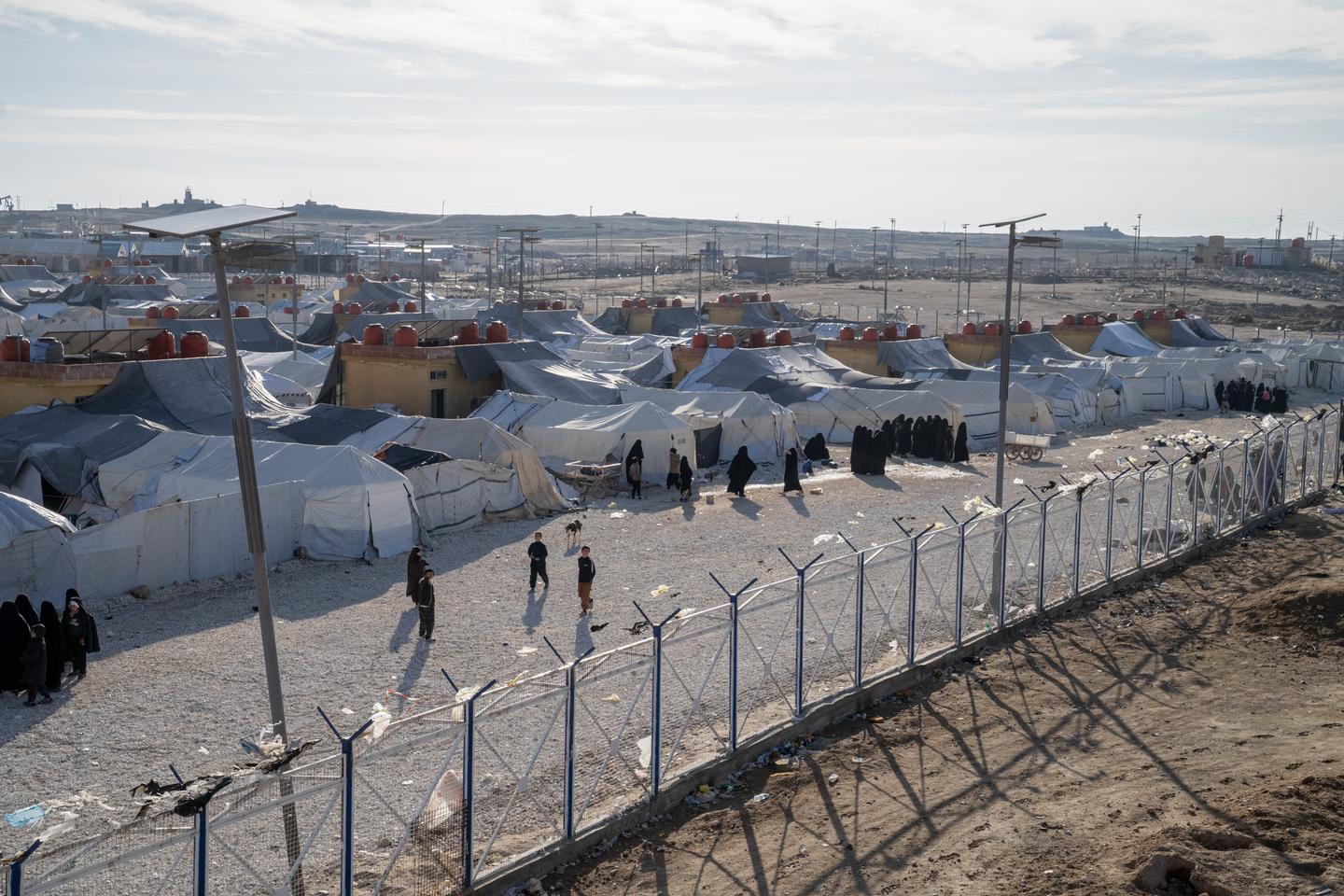 En Syrie, le camp d’Al-Hol vidé par l’évasion massive de familles de djihadistes syriens et étrangers En Syrie, le camp d’Al-Hol vidé par l’évasion massive de familles de djihadistes syriens et étrangers