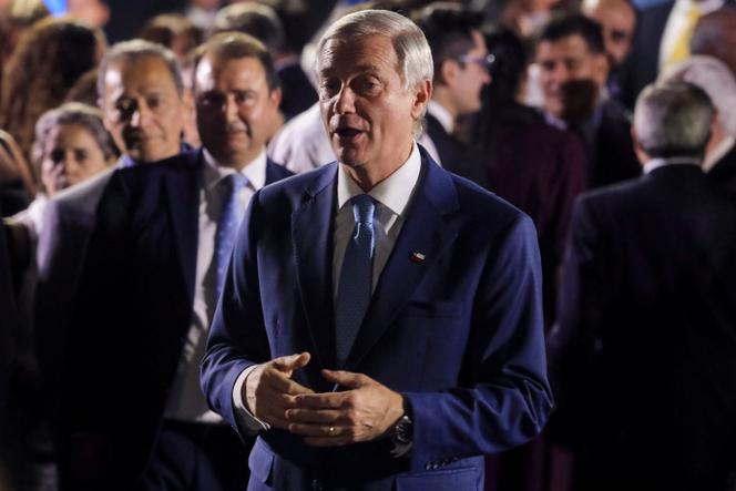 Le président élu du Chili, José Antonio Kast, s’adresse à la presse après avoir présenté les membres de son cabinet, à Santiago, le 20 janvier 2026. 