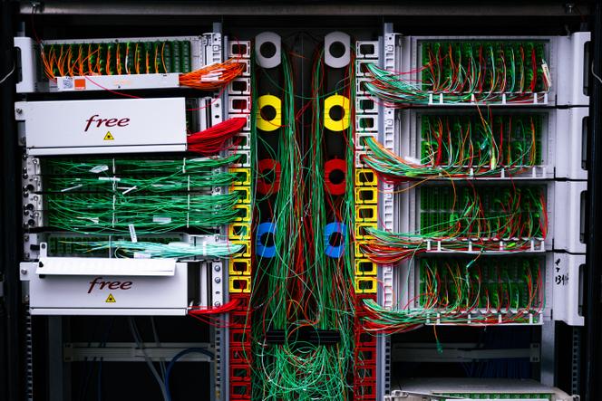 Des câbles de fibres optiques, à Saint-Denis, le 24 janvier 2025.
