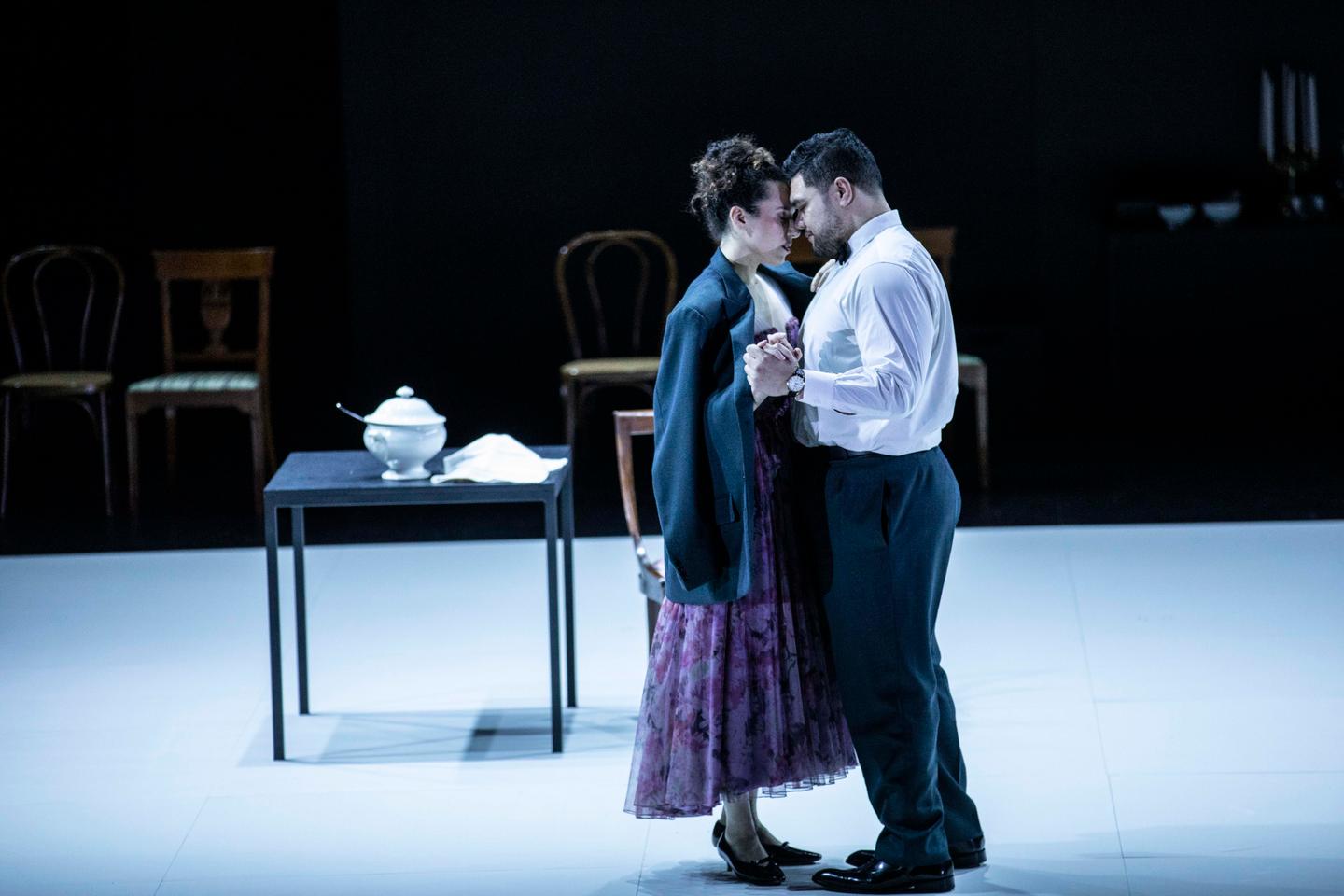 A l’Opéra-Comique, le sacre lunaire du délicat et poétique « Werther » de Pene Pati