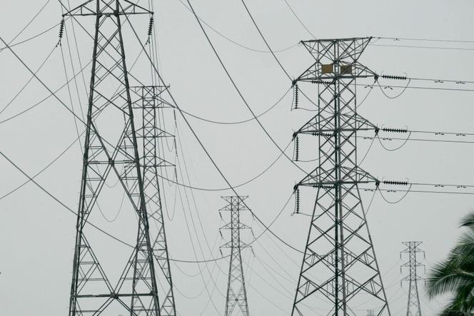 Des lignes électriques à Yumbo, en Colombie, le 21 janvier 2026.