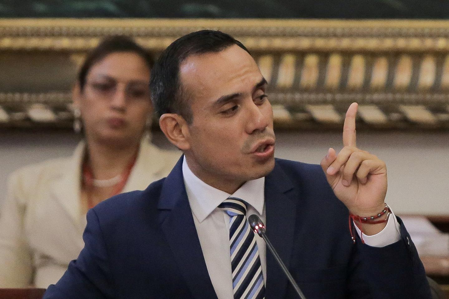 Au Pérou, le président José Jeri à son tour menacé de destitution par le Congrès