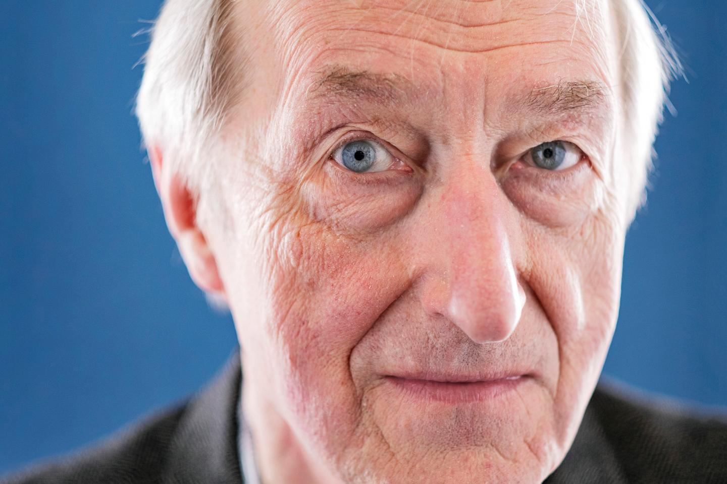 Julian Barnes tire sa révérence : « Un roman parfait, on sait tous que ça n’existe pas »