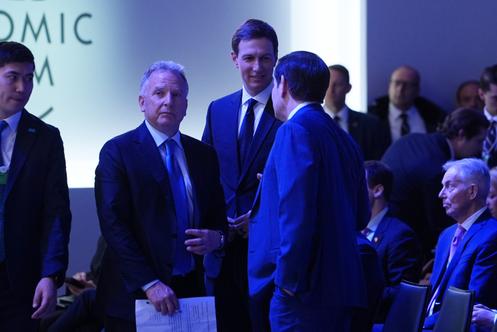 L’envoyé spécial américain, Steve Witkoff, le gendre du président américain Jared Kushner et Marco Rubio, secrétaire d’Etat américain, avant le lancement du « conseil de la paix », à Davos (Suisse), le 22 janvier 2026.