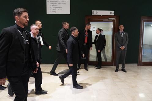 Le président ukrainien Volodymyr Zelensky, à son arrivée au Forum économique mondial, à Davos (Suisse), le 22 janvier 2026.