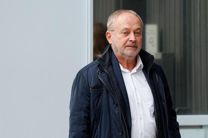 L’ex-sénateur Joël Guerriau quitte le tribunal de Paris, le 6 novembre 2024.