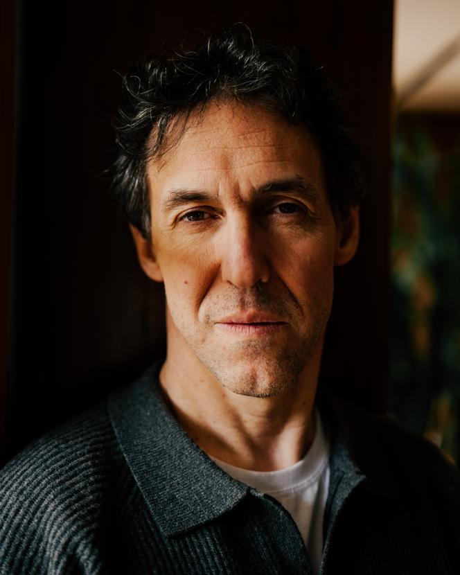 Laurent Vinatier dans la maison de ses parents, à Issy-les-Moulineaux (Hauts-de-Seine), le 22 janvier 2026.