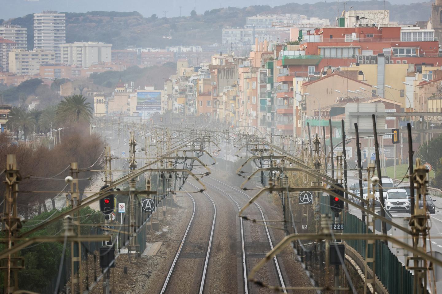 En Espagne, un train de banlieue percute une grue, plusieurs blessés légers
