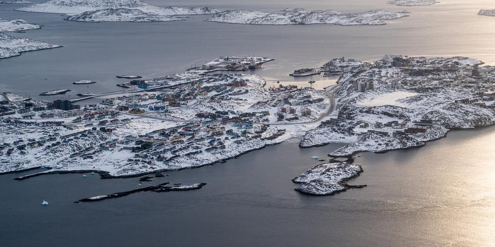 Vue aérienne de Nuuk, le 22 janvier 2026. - OLIVIER LABAN-MATTEI/MYOP POUR « LE MONDE »