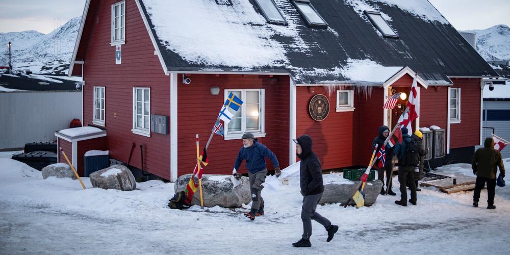 Manifestation devant le consulat américain au Groenland, le 22 janvier 2026. - MARKO DJURICA / REUTERS