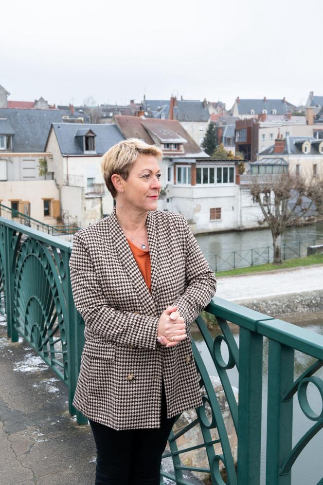 Maryvonne Roux, la candidate aux élections municipales, soutenue par le Parti communiste français, à Vierzon (Cher), en janvier 2026.