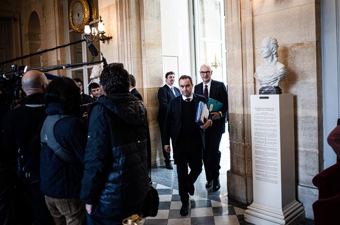 Le premier ministre, Sébastien Lecornu, et le ministre de l’économie, des finances et de la souveraineté industrielle, énergétique et numérique, Roland Lescure, à l’Assemblée nationale, à Paris, le 23 janvier 2026.