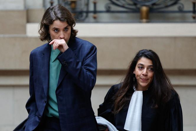A atriz francesa Adèle Haenel (à esquerda) e seu advogado Anouck Michelin, durante a audiência de apelação do diretor Christophe Ruggia, no tribunal de Paris, em 23 de janeiro de 2026.