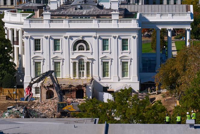 Vue des travaux de démolition de l’aile est de la Maison Blanche pour faire place à une nouvelle salle de bal, à Washington, le 22 octobre 2025.