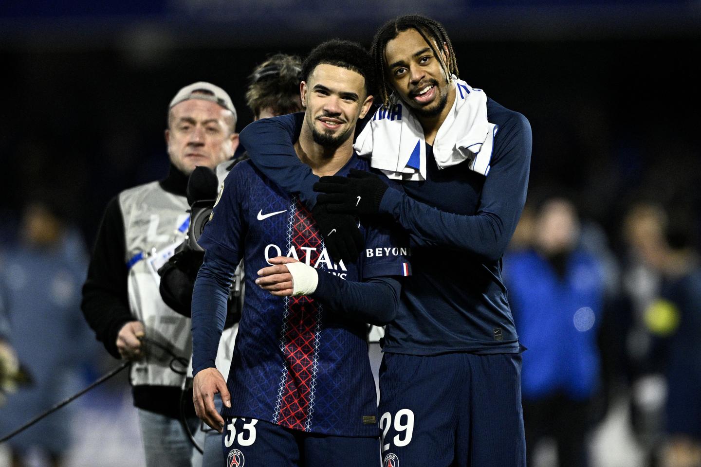 PSG returns to the top of Ligue 1 after late win at Auxerre