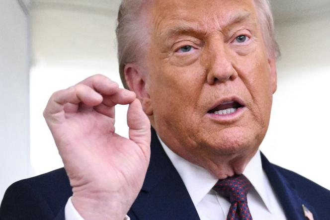 Le président américain, Donald Trump, à bord d’Air Force One, le 22 janvier 2026.