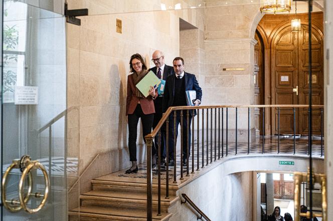 Le premier ministre, Sébastien Lecornu, accompagné de la ministre de l’action et des comptes publics, Amélie de Montchalin, et du ministre de l’économie, Roland Lescure, à l’Assemblée nationale, à Paris, le 23 janvier 2026.