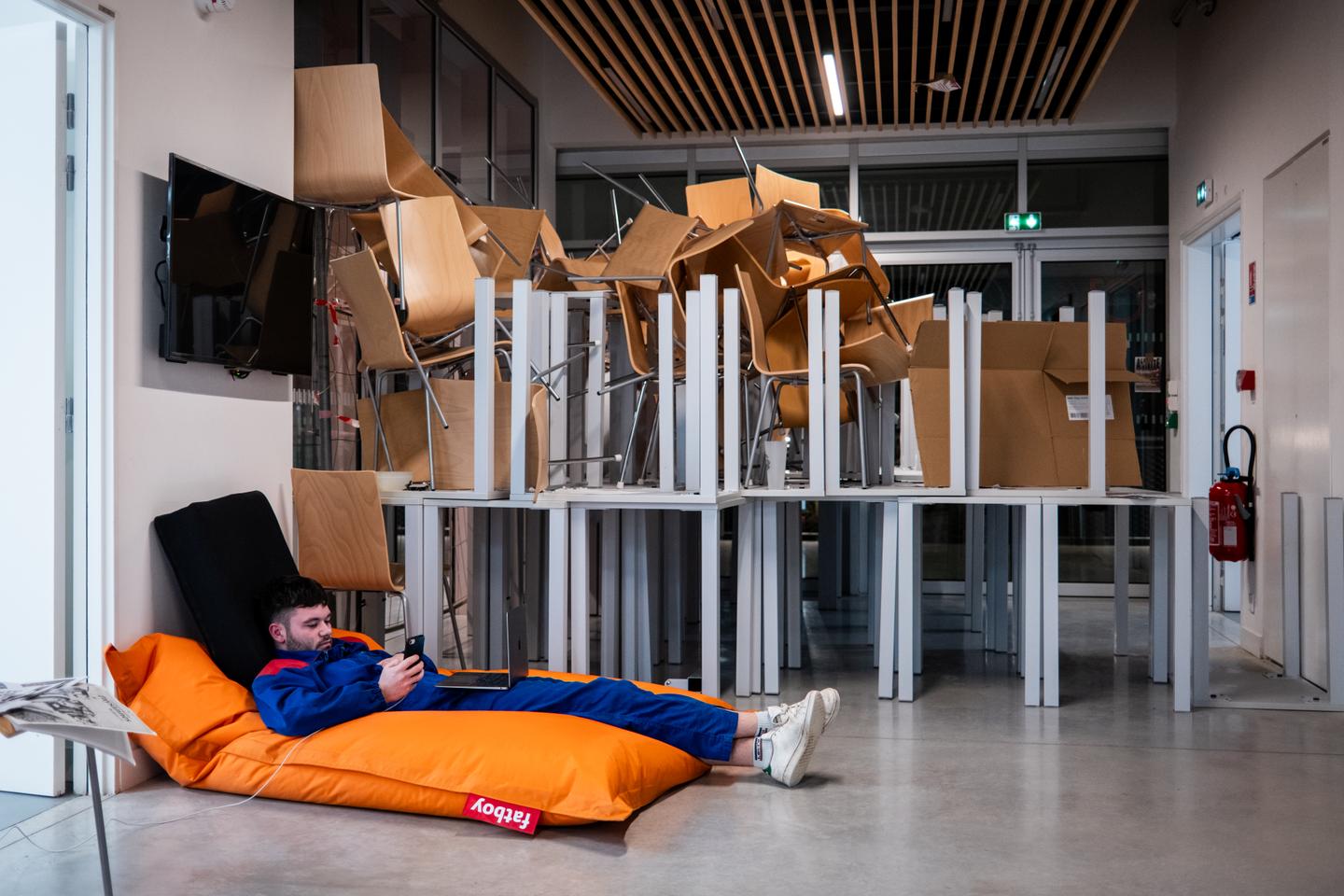 Les étudiants d’AgroParisTech bloquent leur école : « On est jeunes, on n’a pas envie que ce soit ça l’agriculture de demain »