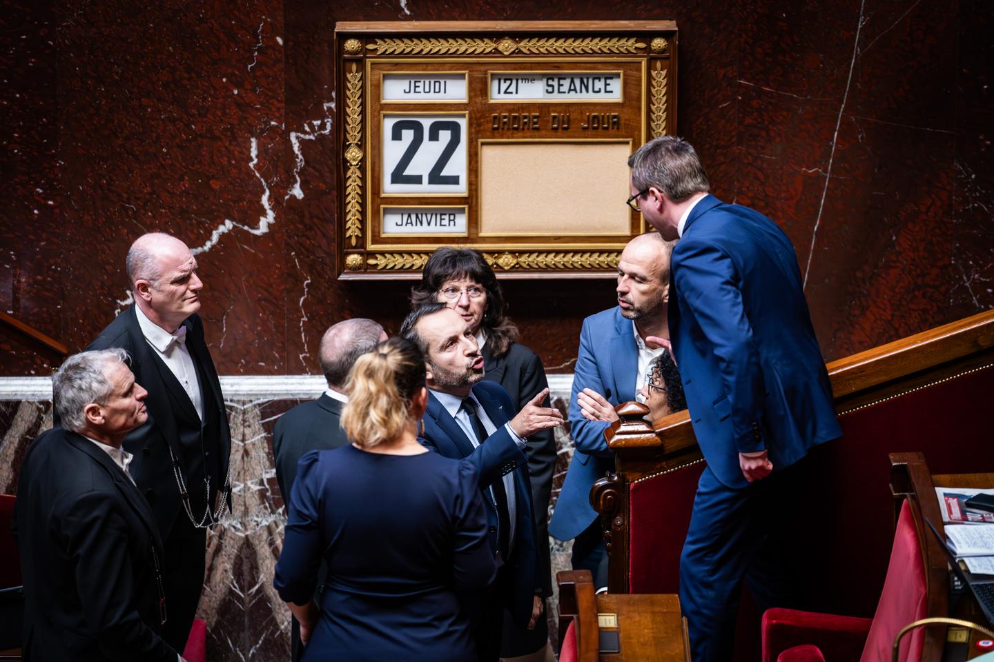 Entre « union des droites » et invectives, la « niche » LR vire au mauvais duel entre députés LFI et RN Entre « union des droites » et invectives, la « niche » LR vire au mauvais duel entre députés LFI et RN