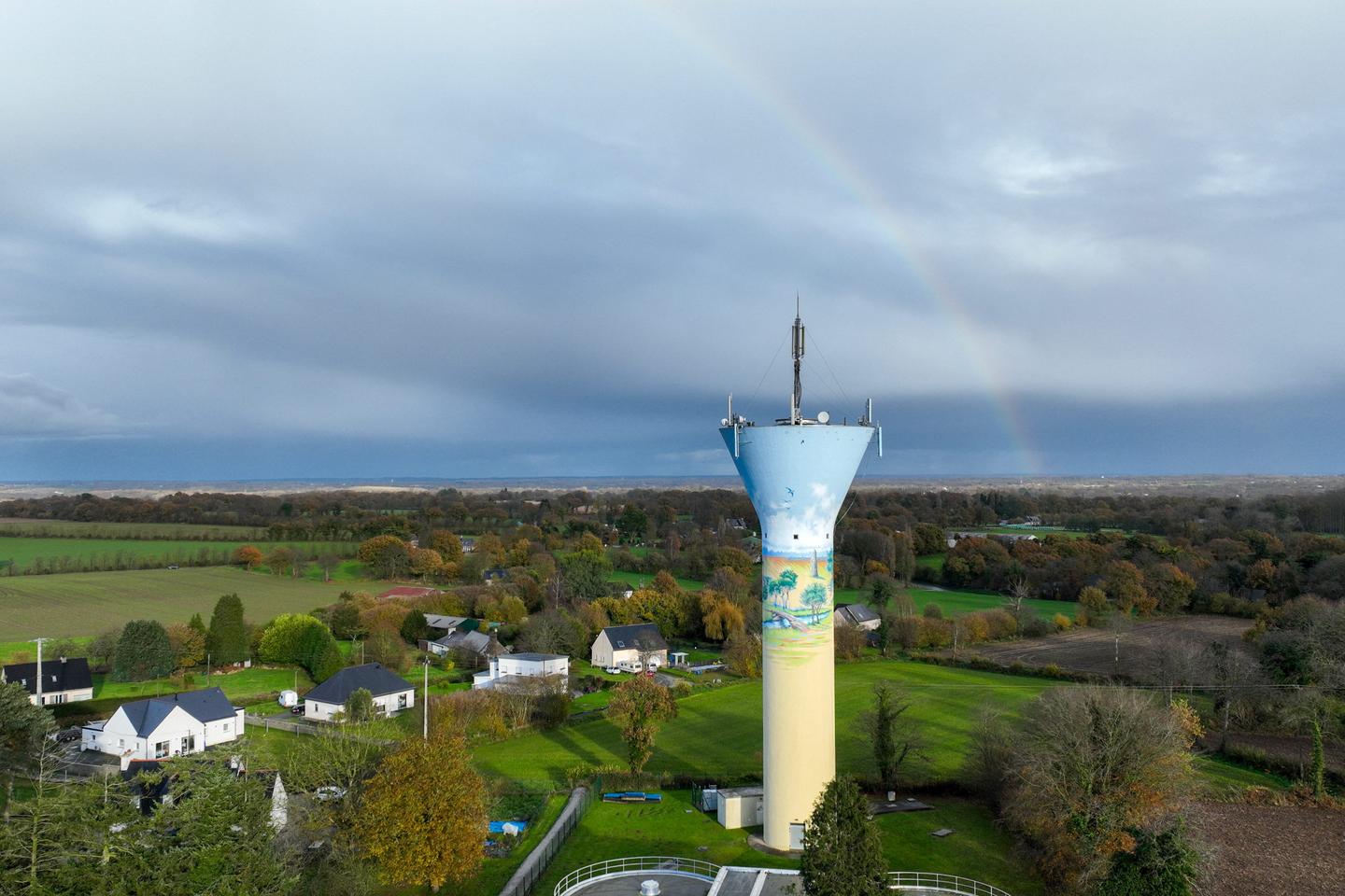 Dans les allées du plus grand salon de France consacré à l’eau, des élus inquiets des projets du gouvernement