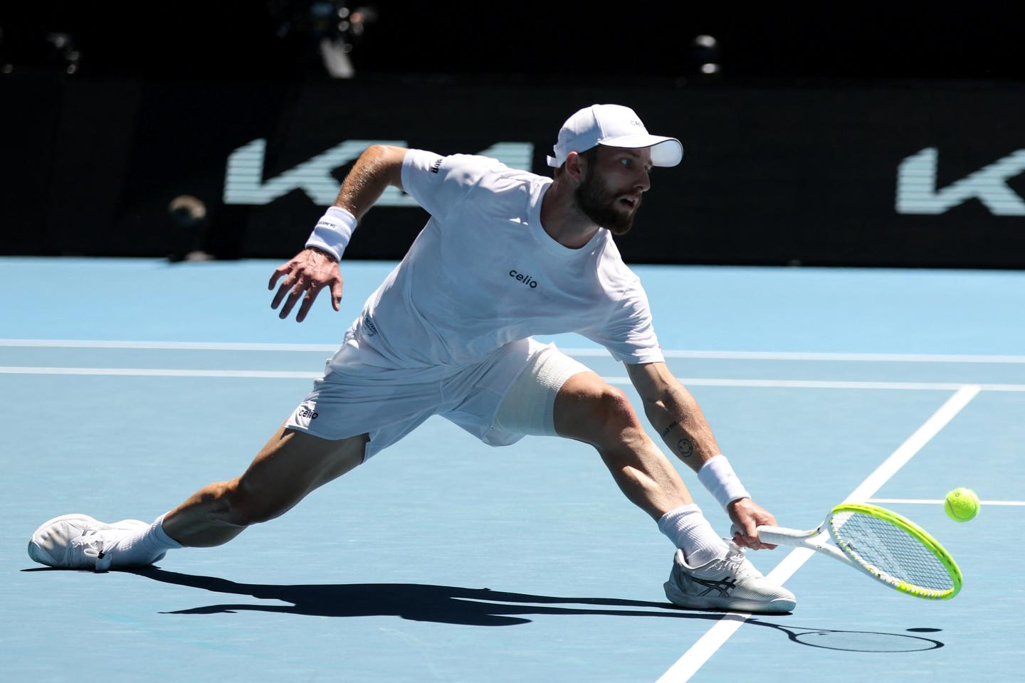 Corentin Moutet, dernier Français en lice à l’Open d’Australie, subit la loi de Carlos Alcaraz