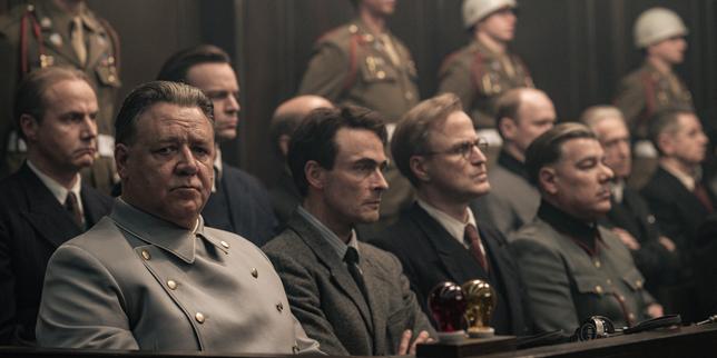 Dans « Nuremberg », la relation entre le psychiatre Douglas Kelley et le nazi Hermann Göring sombre dans l’ennui