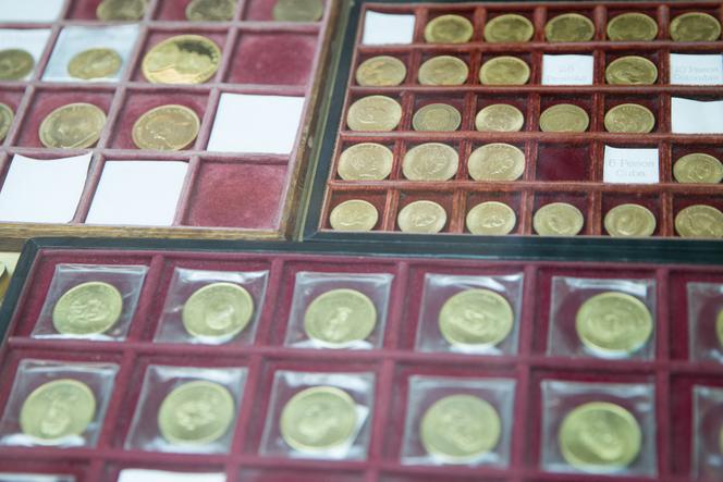 Pièces historiques, dans une boutique, à Paris, le 28&nbsp;août 2019.