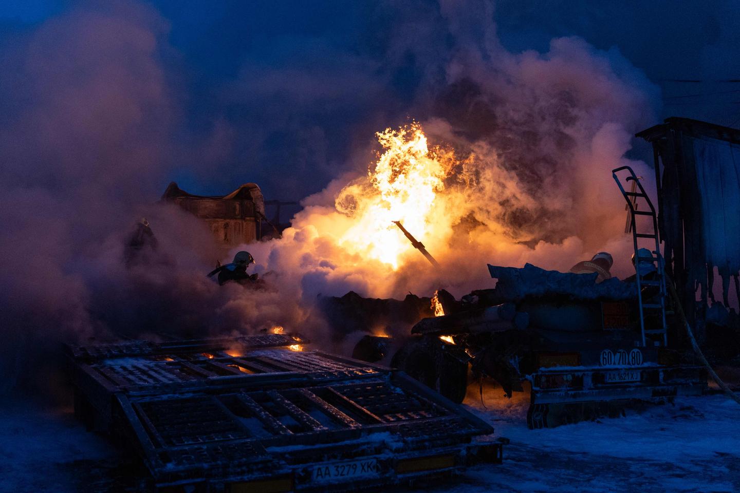 Ukraine : les images des bombardements russes sur les villes de Kiev et Kharkiv