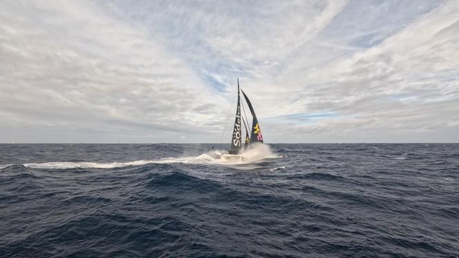 Le maxitrimaran « Sodebo Ultim 3 » sur le Trophée Jules Verne.