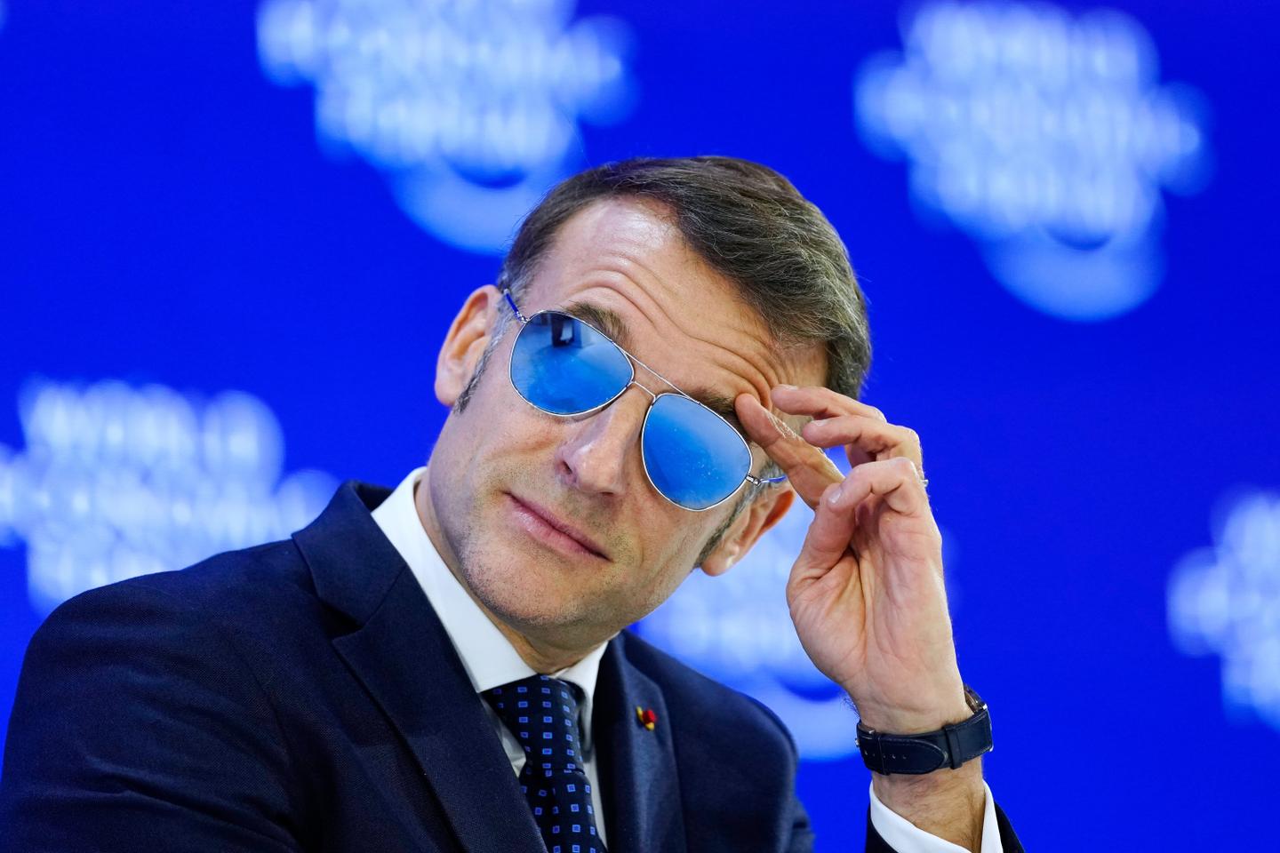« For sure » : deux mots impromptus d’Emmanuel Macron à Davos devenus viraux sur Internet