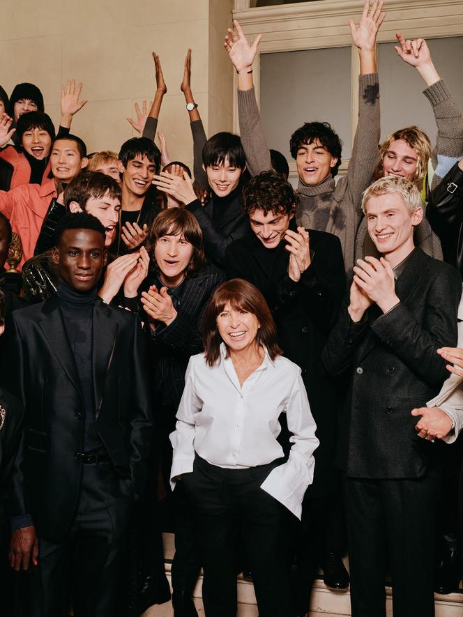 Véronique Nichanian et les mannequins de son dernier défilé pour Hermès, à Paris, le 24 janvier 2026.