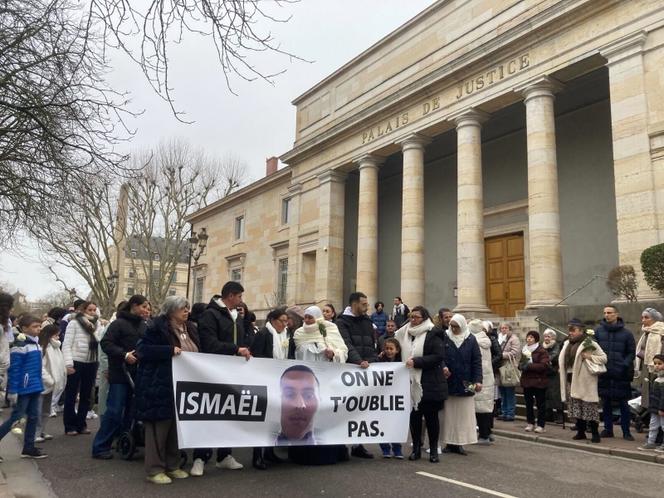 Lors de la marche blanche pour Ismaël Aali, à Chalon-sur-Saône (Saône-et-Loire), le 24 janvier 2026.