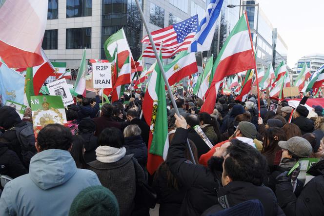 Manifestation organisée par des membres de la diaspora iranienne en solidarité avec les manifestants en Iran, à Bruxelles, le 25 janvier 2026. 