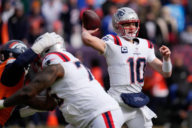 Le quarterback des New England Patriots, Drake Maye, lors de la victoire de son équipe contre les Broncos, à Denver (Colorado), le 25&nbsp;janvier 2026.