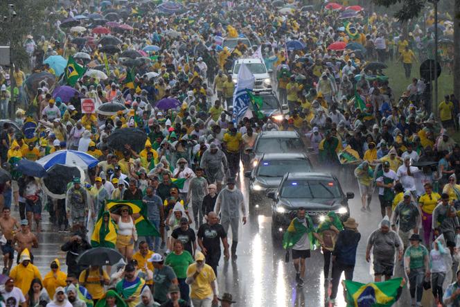 Les partisans du député fédéral brésilien Nikolas Ferreira et de l’ancien président Jair Bolsonaro défilent lors d’une marche à Brasilia, le 25&nbsp;janvier&nbsp;2026. 