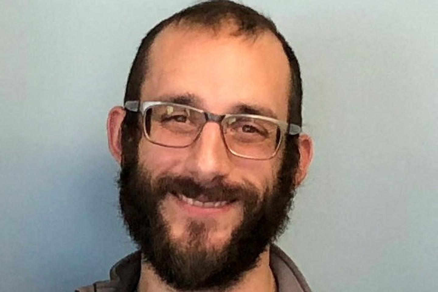 Alex Pretti, tué à Minneapolis par la police de l’immigration, un infirmier de 37 ans investi dans les mouvements de protestation