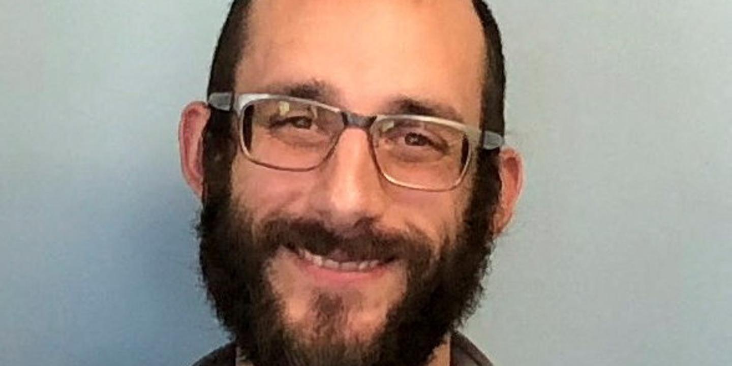 Alex Pretti, tué à Minneapolis par la police de l’immigration, un infirmier de 37 ans investi dans les mouvements de protestation