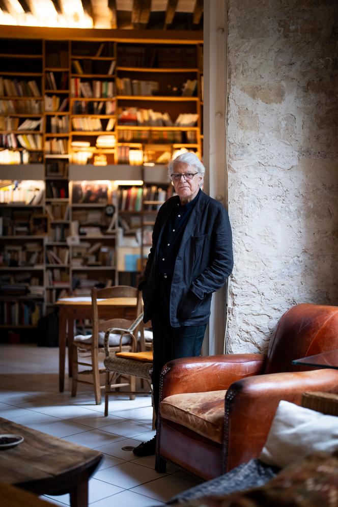 Georges Aperghis, chez lui à Paris, en novembre 2025.