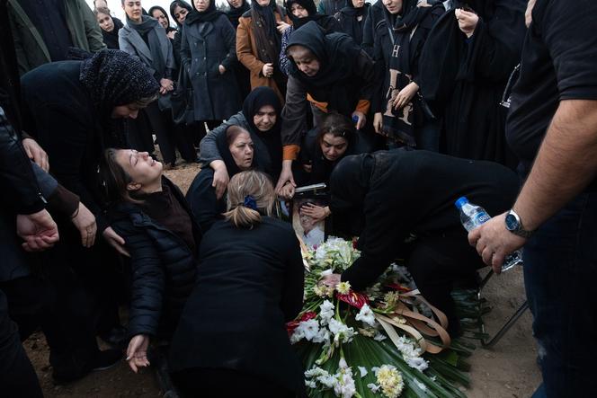 Lors de l’enterrement de Mohammad Mozafari, au cimetière de Yengi Emam, à 25 kilomètres de Karadj (Iran), le 14 janvier 2026.