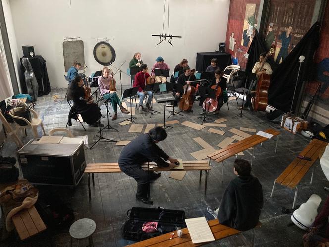 Le collectif Absence, à Paris, en octobre 2025.